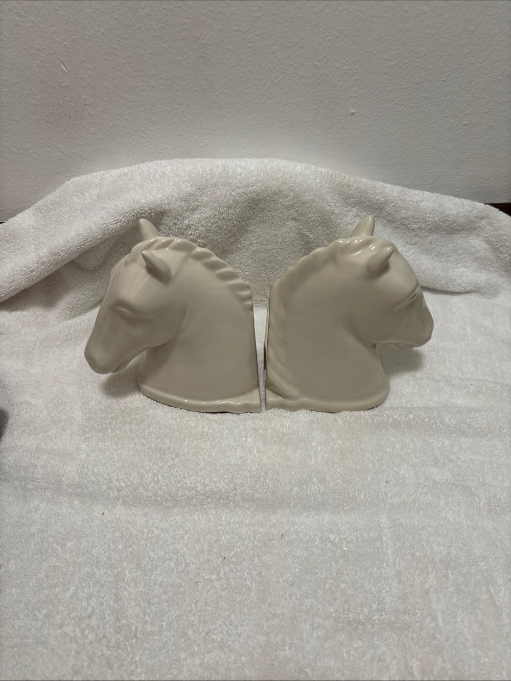 Abingdon Vintage Ceramic Horse Head Bookends - Cream